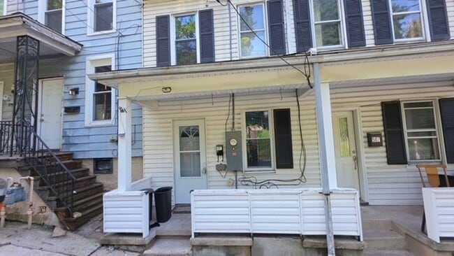 Building Photo - 3 bedroom, 1 bathroom