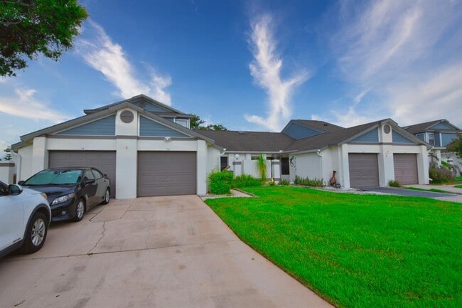 Photo - 72 Lakepointe Cir