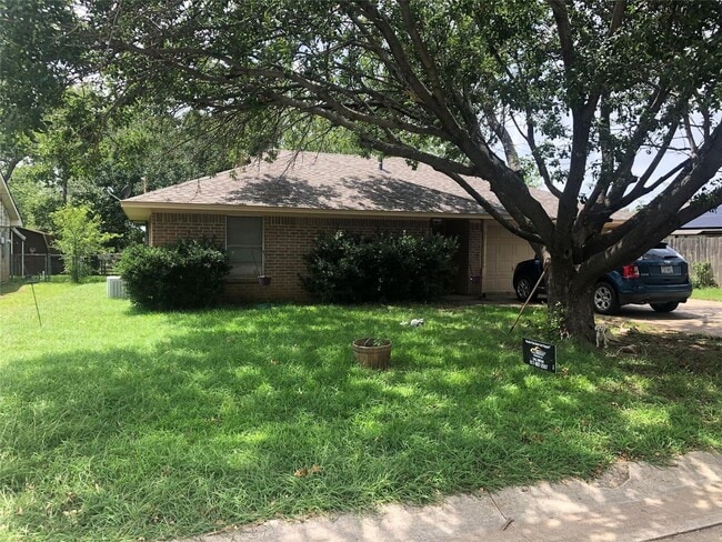 Photo - 212 David Dr House