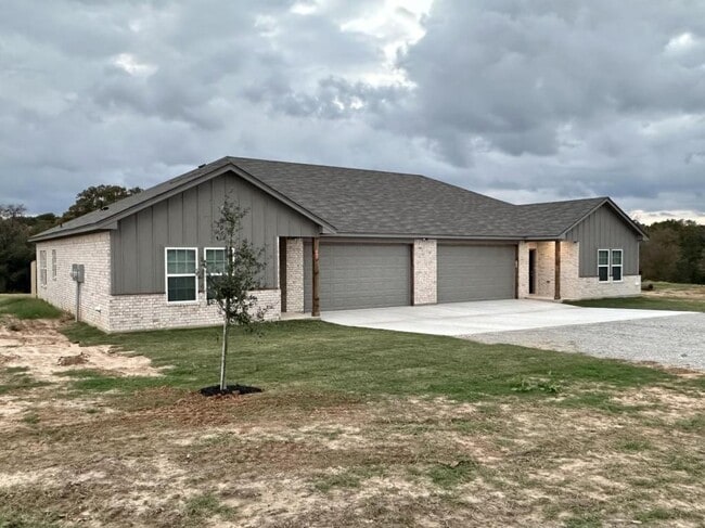 Photo - 484 Sandy Beach Rd