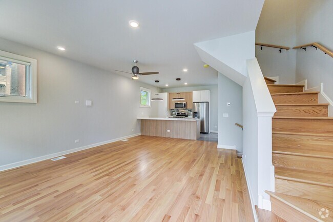 Building Photo - 6117 S University Ave Rental