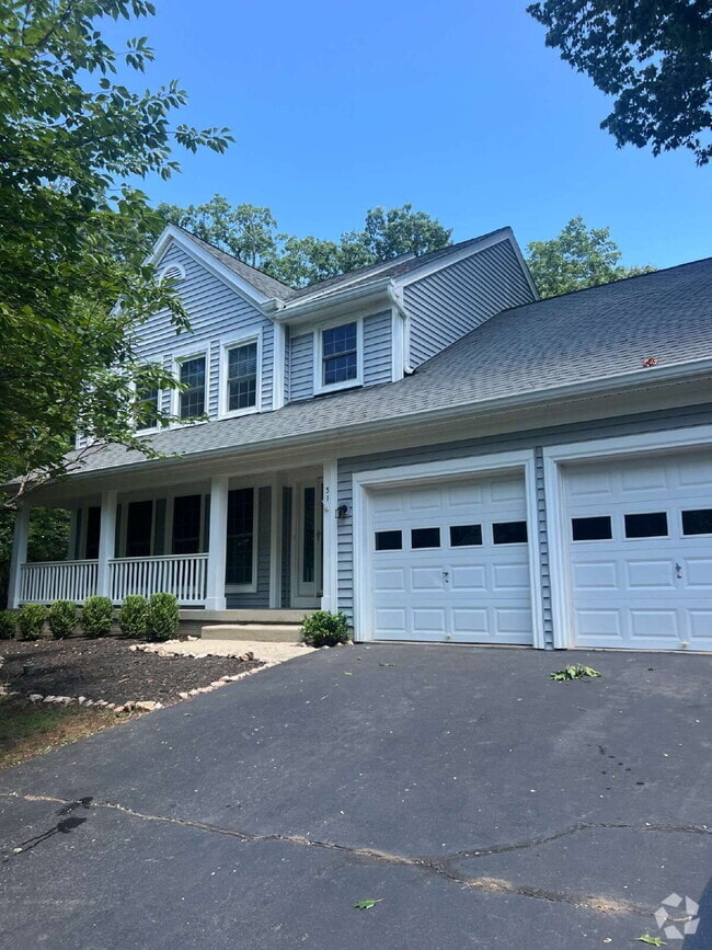 Building Photo - Stunning 4-Bedroom Home with Spacious Layo...
