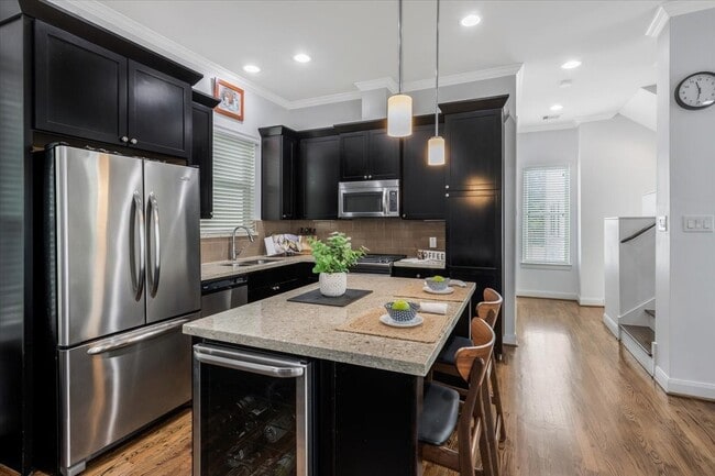 Photo - 8227 Cambridge St