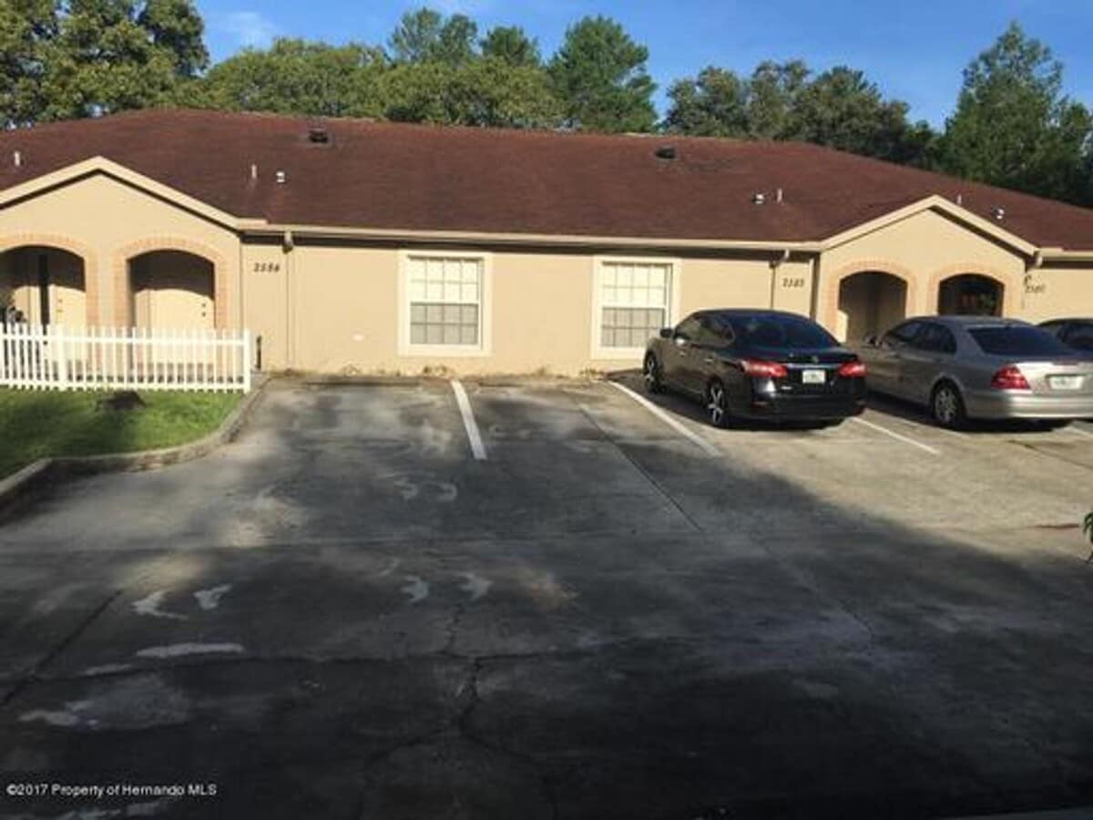 Large 2 bed 2 bath inside laundry. Pet fri... - Large 2 bed 2 bath inside laundry. Pet fri...