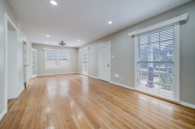 Photo - 827 Le Green St