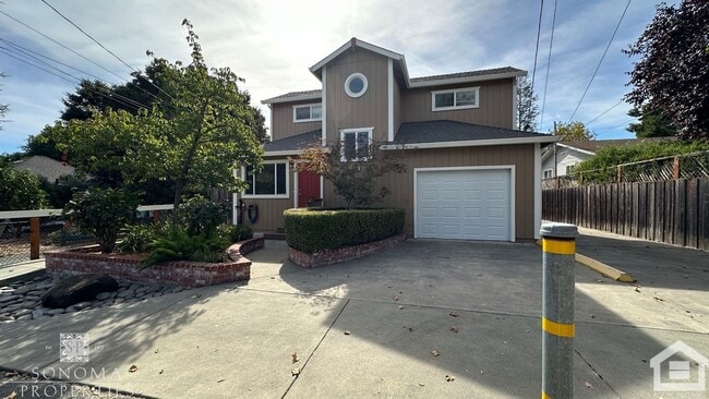 Building Photo - Updated 2 Bedroom Sonoma Home