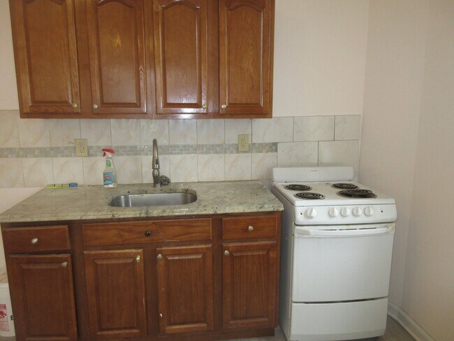 Photo - 76 Champlin Ave Unidad 2