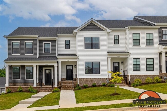Building Photo - Spacious Townhome with Garage and Bonus Space in Blacksburg