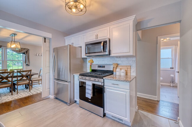 Photo - 6730 W Devon Ave