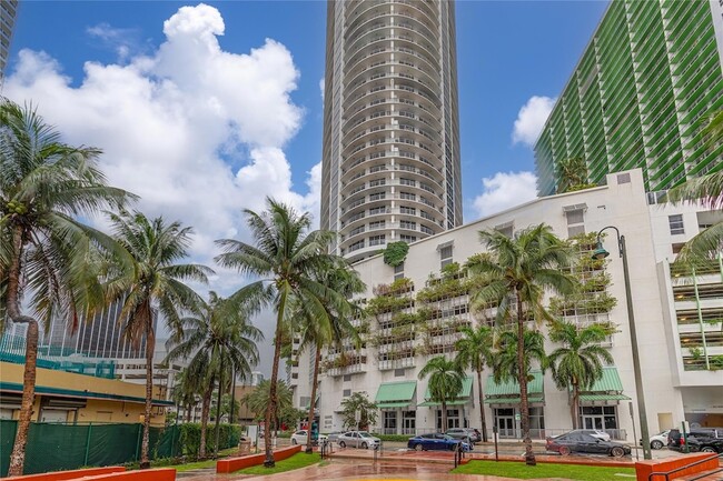 Building Photo - 1750 N Bayshore Dr Rental