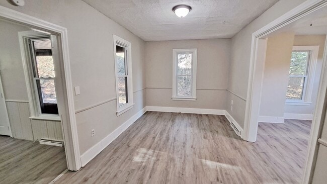 Photo - 3 Bed / 1 Bath Single Family Home