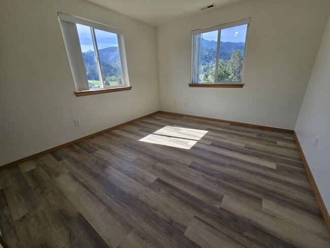 Photo - 390 Maylea Pl