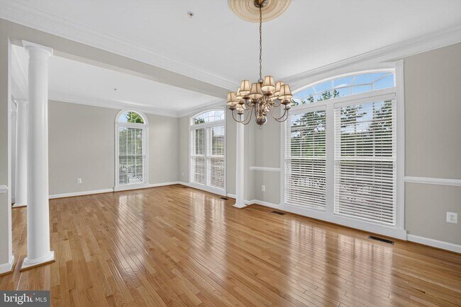 Photo - 30 Sharpstead Ln