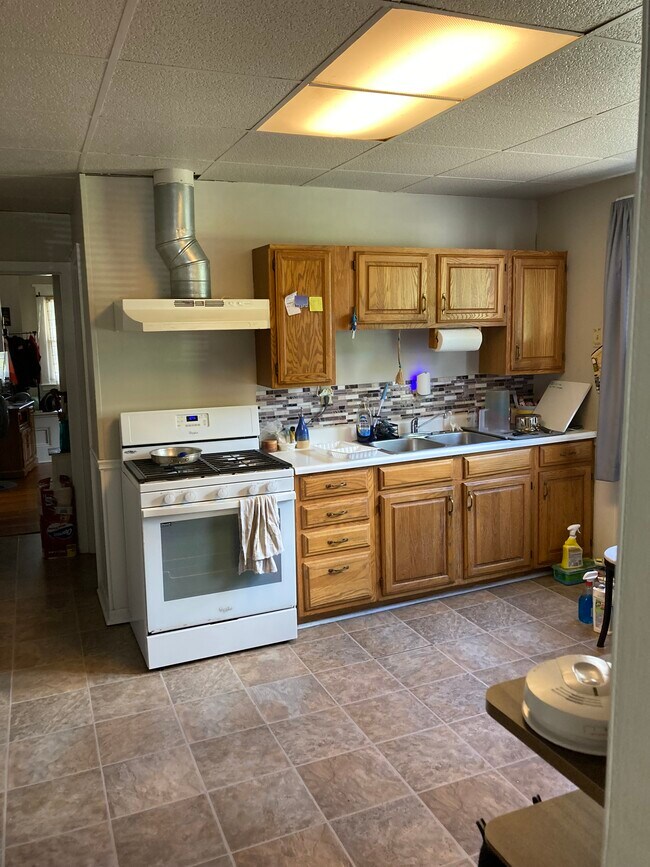 kitchen - 1241 Western Ave Unit Albany-Guilderland 1 br.