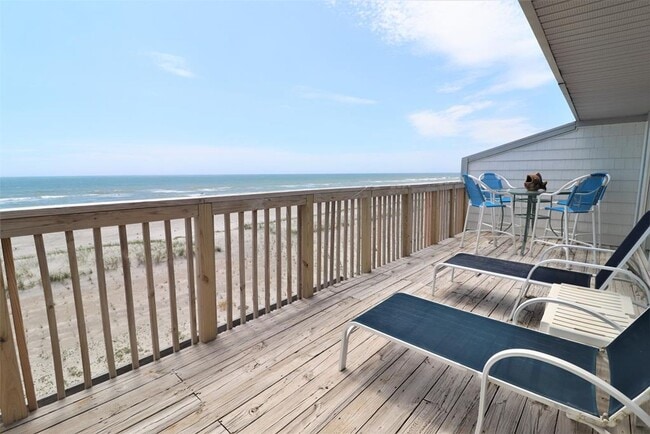Building Photo - *Off Season Rental* Oceanfront *Queen's Gr... Unit Queen's Grant E215