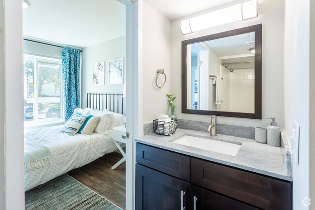 2 BR, 2 BA - Verona