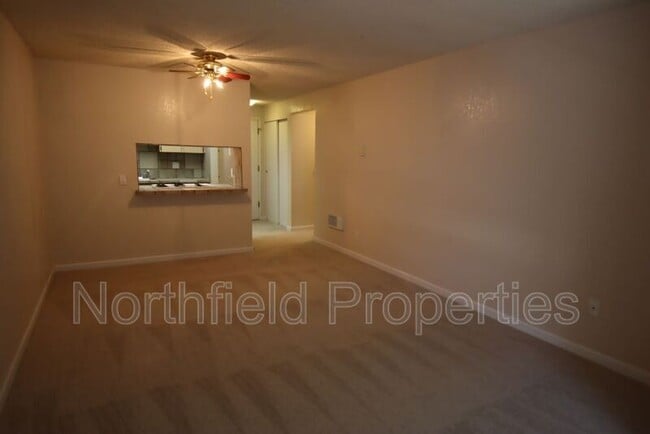 Photo - 8911 Holly Dr Unidad 205