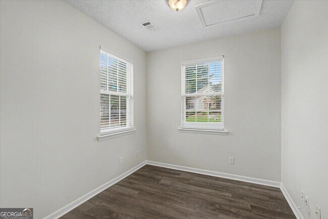 Photo - 980 Windcroft Cir NW
