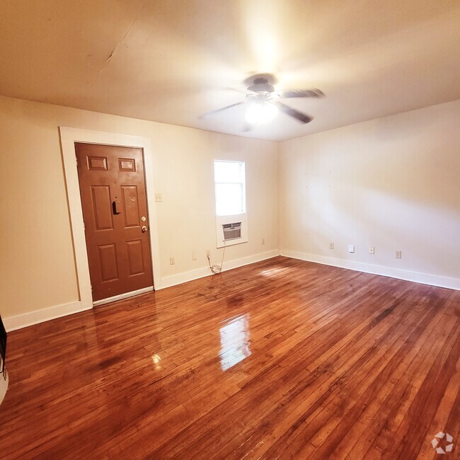 Building Photo - 504 Crosley St Rental