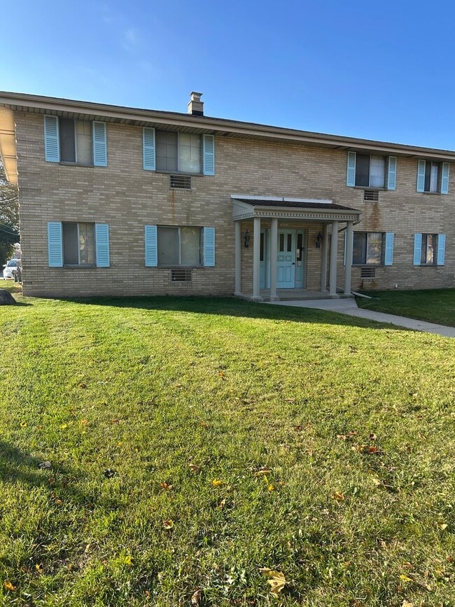 Building Photo - 10621 W Lincoln Ave Unit 1