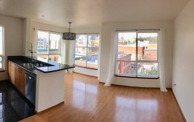 Bright and open living area - 668 S Lane St Condo Unit 605