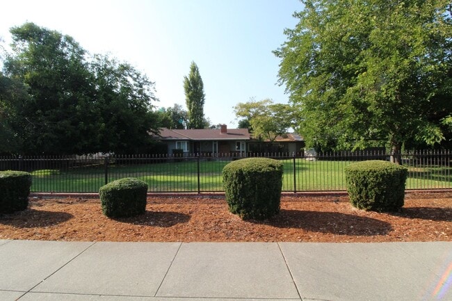 Concord/ Walnut Creek Border! 2172 sq ft h... - Concord/ Walnut Creek Border! 2172 sq ft h...