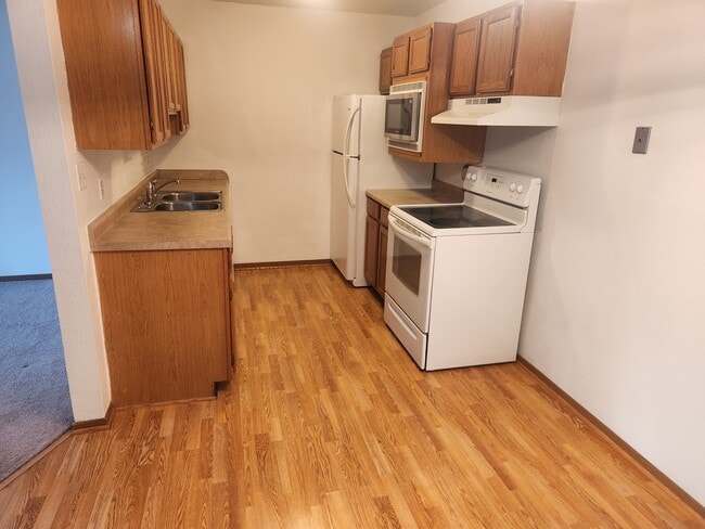 Kitchen - 4 Pine Tree Dr Unit 214