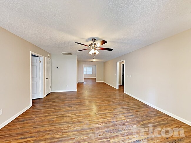 Photo - 204 Winslow Way