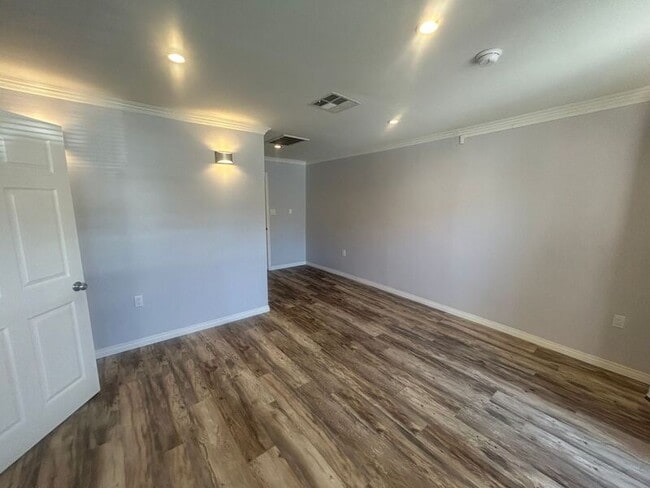 Photo - 2823 Hyperion Ave