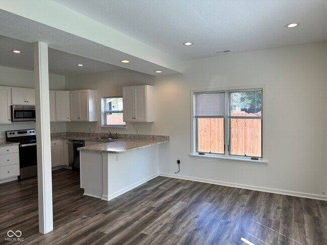 Photo - 103 S Nebraska St House