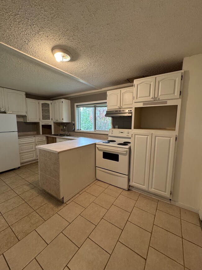 Photo - 33332-33334 4 Ave