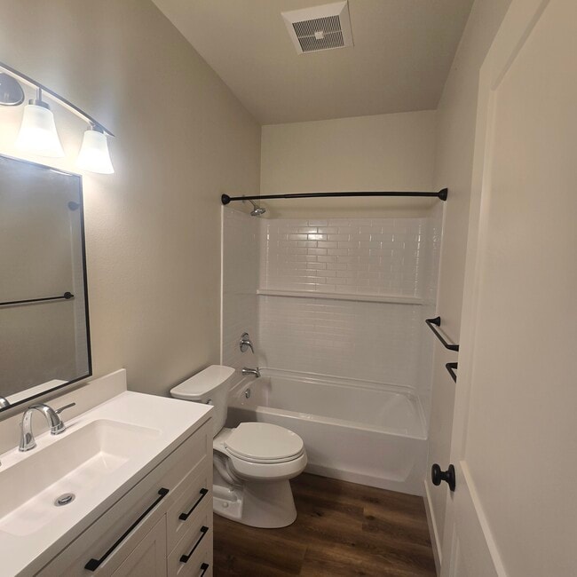 Photo - 6077 N Libby Rd Unidad 6077 B North Libby