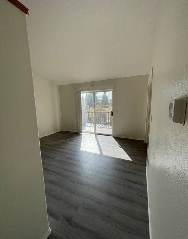 Photo - 627 NW Meadows Dr