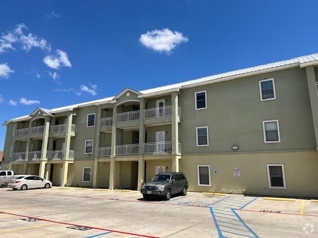 Building Photo - 5402 Marcella Ave Unit 302 A Rental