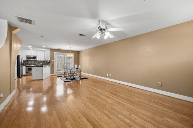 Photo - 5951 S Loop E