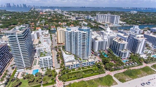 Photo - 3801 Collins Ave Unidad 1105