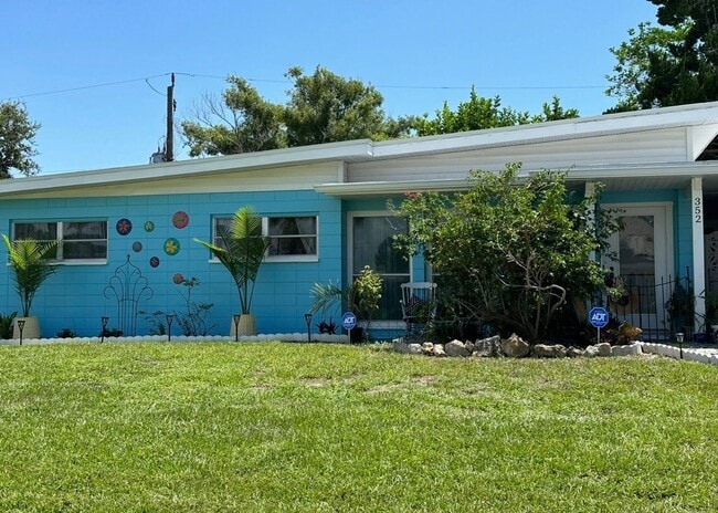 Building Photo - 352 Tihami Rd