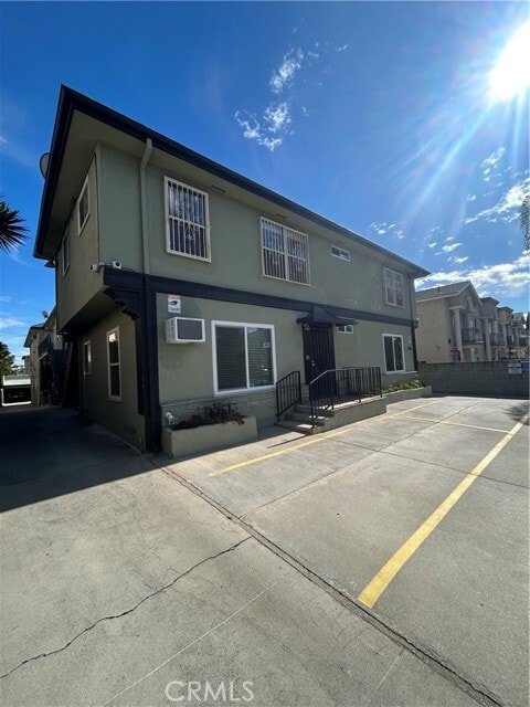 Building Photo - 1818 N Kingsley Dr Unit 1