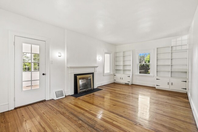 Photo - Tastefully Updated 3 Bed, 2 Bath Home - 2 ...
