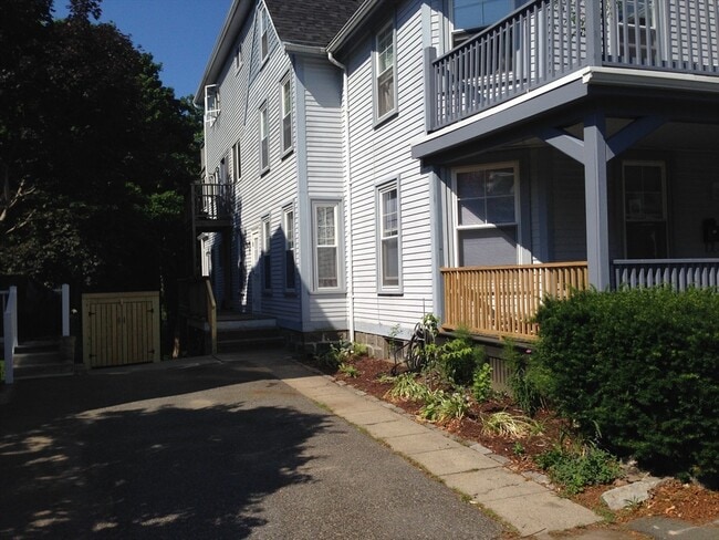 Building Photo - 41 Central St Unit 1F