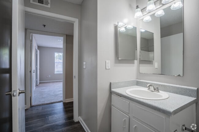 2BR, 2BA - 1,082SF - Second Bathroom