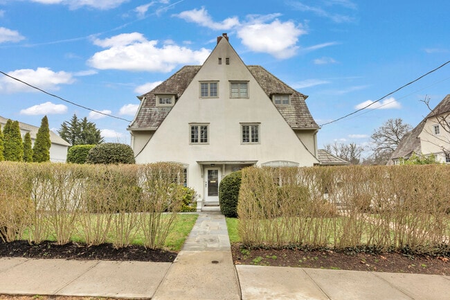 Photo - 42 Tanglewylde Ave