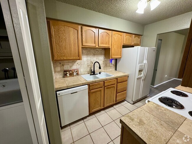 Building Photo - Charming 2BR Condo in Denver