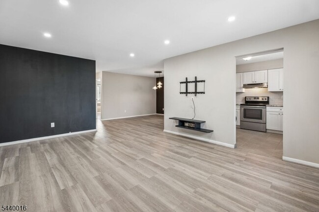 Photo - 112 Mill St Unit H