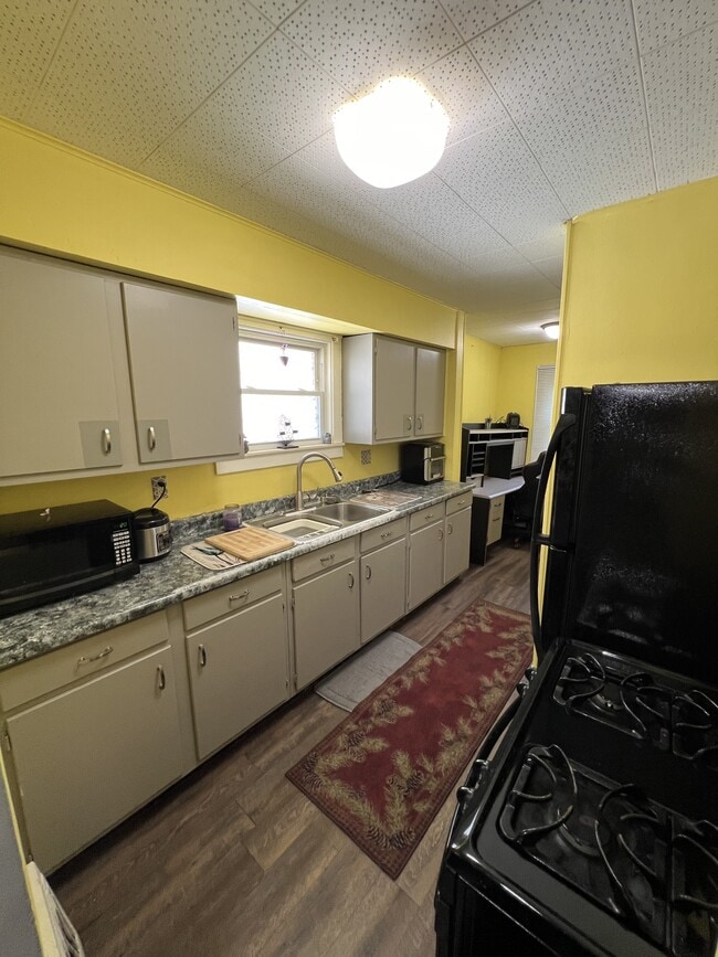 Photo - 1223 Bensch St