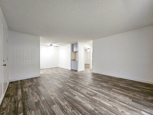 Living Room - Valley View Apartments