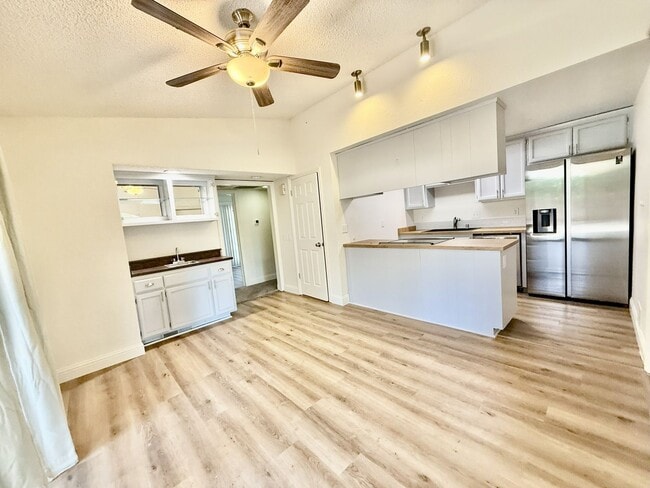 Photo - 890 Athan Ave