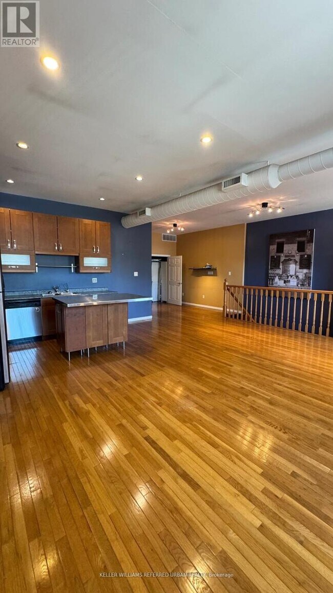 Photo - 2021 Avenue Rd