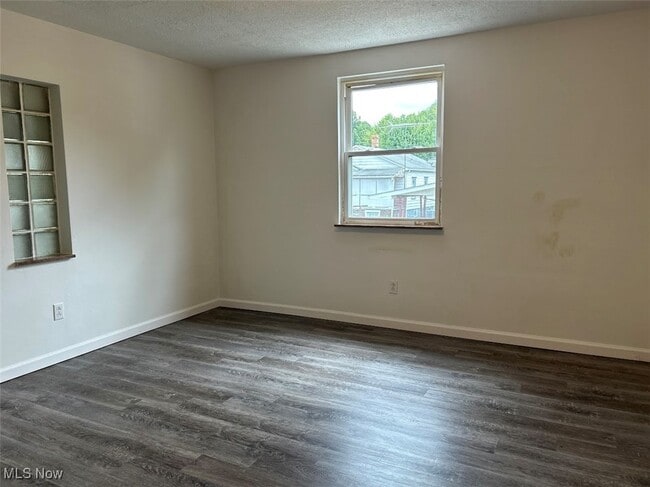 Photo - 106 Columbus Way