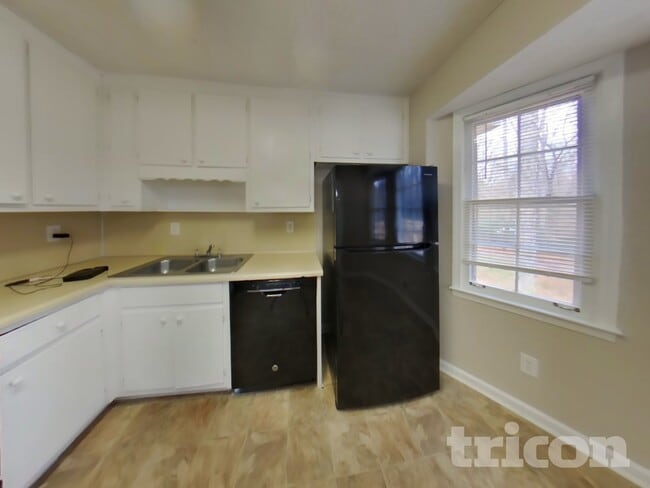 Photo - 3746 Windy Hill Dr SE